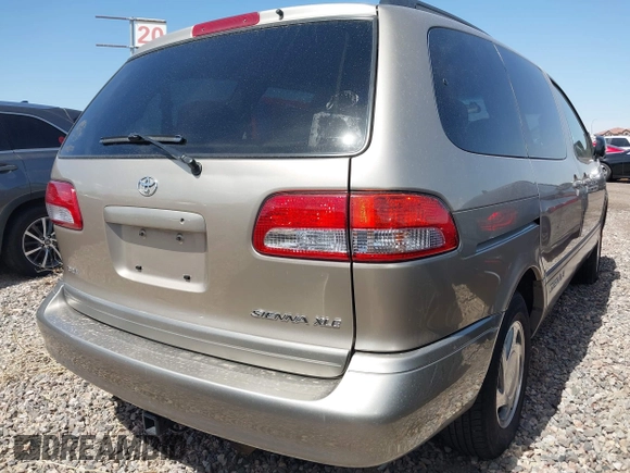 2002 Toyota Sienna LE with VIN 4T3ZF13CX2U500604, listed as a IAAI auction lot 41959768 with 139,668 mi miles. Bid and sale history available at carsss.com. Image 4.