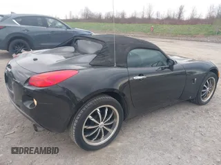2007 Pontiac Solstice z VIN 1G2MB35B47Y119340, wystawiony jako IAAI lot #42087786 z przebiegiem 72 575 mil mil oraz . Historia ofert i sprzedaży dostępna na DreamBid. Obrazek 4.
