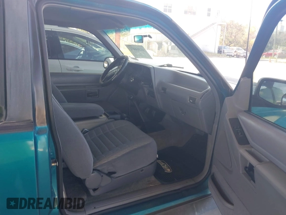 1994 Ford Explorer z VIN 1FMCU24X4RUC05892, wystawiony jako IAAI lot #41564472 z przebiegiem 510 872 mil mil oraz . Historia ofert i sprzedaży dostępna na DreamBid. Obrazek 5.