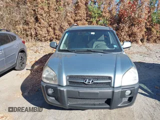 2008 Hyundai Tucson SE with VIN KM8JN12D38U734630, listed as a IAAI auction lot 40819696 with 240,265 mi miles and . Bid and sale history available at DreamBid. Image 6.