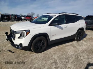 2023 GMC Terrain AT4 z VIN 3GKALYEG2PL234481, wystawiony jako Copart lot #49389095 z przebiegiem 8 555 mil mil oraz Szkoda całkowita • Salvage title. Historia ofert i sprzedaży dostępna na DreamBid. Obrazek 1.