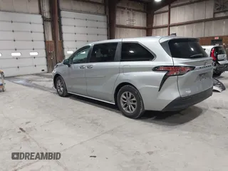 2021 Toyota Sienna XLE with VIN 5TDYRKEC8MS012536, listed as a IAAI auction lot 41690219 with 86,823 mi miles. Bid and sale history available at carsss.com. Image 3.