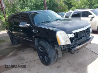 2007 Cadillac Escalade ESV с VIN 1GYFK66827R305133, выставлен на аукционе IAAI как лот 42488643 с пробегом 306 633 миль миль и . История ставок и продаж доступна на DreamBid. Изображение 1.