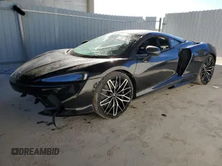 2022 McLaren GT with VIN SBM22GCA4NW001602, listed as a Copart auction lot 83270334 with 33,668 mi miles and Clean Title. Bid and sale history available at carsss.com. Image 1.