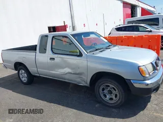2000 Nissan Frontier XE z VIN 1N6DD26S2YC426161, wystawiony jako IAAI lot #42143414 z przebiegiem 206 698 mil mil oraz . Historia ofert i sprzedaży dostępna na DreamBid. Obrazek 6.