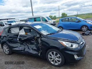 2012 Hyundai Accent SE z VIN KMHCU5AE0CU031475, wystawiony jako IAAI lot #42196146 z przebiegiem 122 489 mil mil oraz . Historia ofert i sprzedaży dostępna na DreamBid. Obrazek 6.