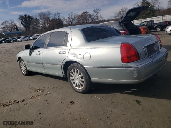 2007 Lincoln Town Car Signature with VIN 1LNHM81W47Y602867, listed as a Copart auction lot 83115214 with 123,802 mi miles and Salvage Title. Bid and sale history available at carsss.com. Image 2.