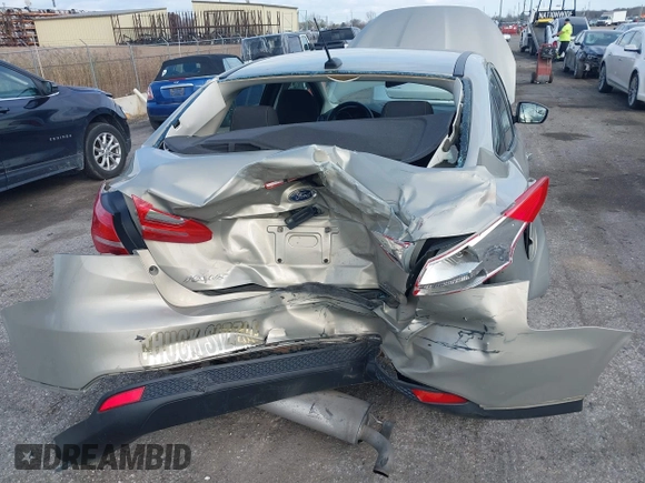 2015 Ford Focus SE with VIN 1FADP3F22FL384125, listed as a IAAI auction lot 40746333 with 53,530 mi miles. Bid and sale history available at carsss.com. Image 6.