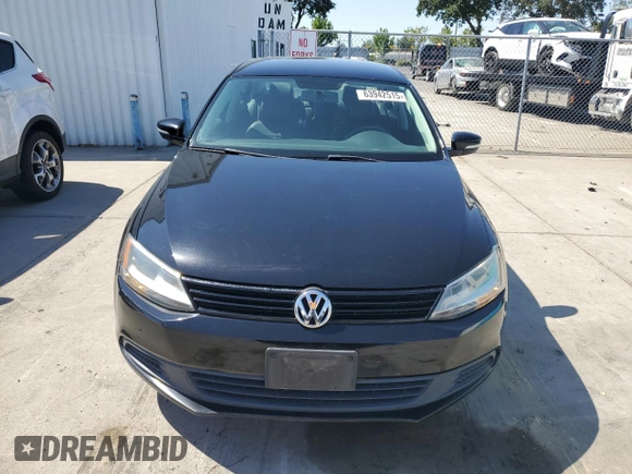 2014 Volkswagen Jetta SE z VIN 3VWD17AJ8EM424820, wystawiony jako Copart lot #63942515 z przebiegiem 180 530 mil mil oraz Czysty tytuł • Clean title. Historia ofert i sprzedaży dostępna na DreamBid. Obrazek 5.