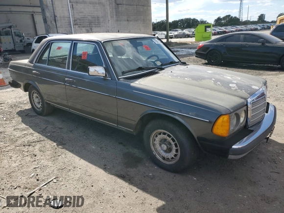 1984 Mercedes-Benz 300 D с VIN WDBAB33A3EA157882, выставлен на аукционе Copart как лот 76098034 с пробегом 185 136 миль миль и Чистый • Clean title. История ставок и продаж доступна на DreamBid. Изображение 4.