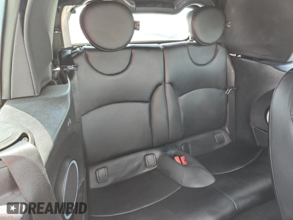 2015 MINI Convertible S с VIN WMWZP3C50F2A91635, выставлен на аукционе Copart как лот 61482285 с пробегом 105 437 миль миль и Списание • Salvage title. История ставок и продаж доступна на DreamBid. Изображение 10.