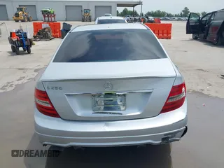 2014 Mercedes-Benz C 250 Sport z VIN WDDGF4HB1EA966634, wystawiony jako IAAI lot #42423577 z przebiegiem 159 296 mil mil oraz . Historia ofert i sprzedaży dostępna na DreamBid. Obrazek 16.