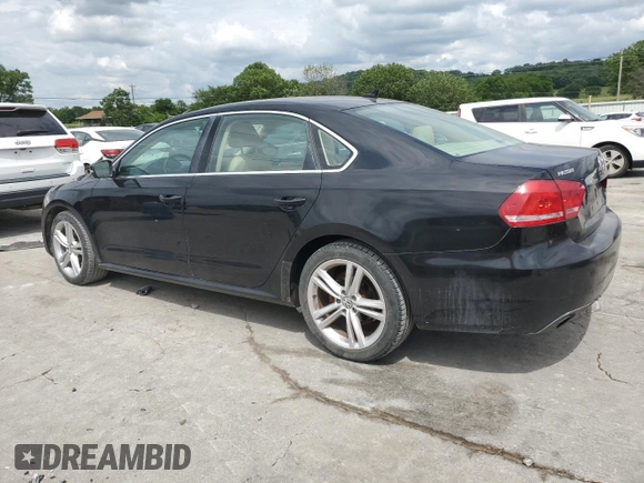 2014 Volkswagen Passat SE z VIN 1VWBT7A38EC049323, wystawiony jako Copart lot #57847025 z przebiegiem 86 241 mil mil oraz Tytuł czysty. Historia ofert i sprzedaży dostępna na DreamBid. Obrazek 2.