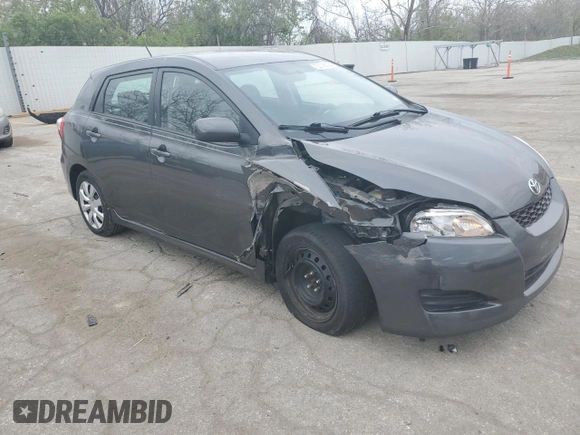 2011 Toyota Matrix z VIN 2T1KU4EE1BC738469, wystawiony jako Copart lot #53145335 z przebiegiem 69 787 mil mil oraz Szkoda całkowita • Salvage title. Historia ofert i sprzedaży dostępna na DreamBid. Obrazek 4.
