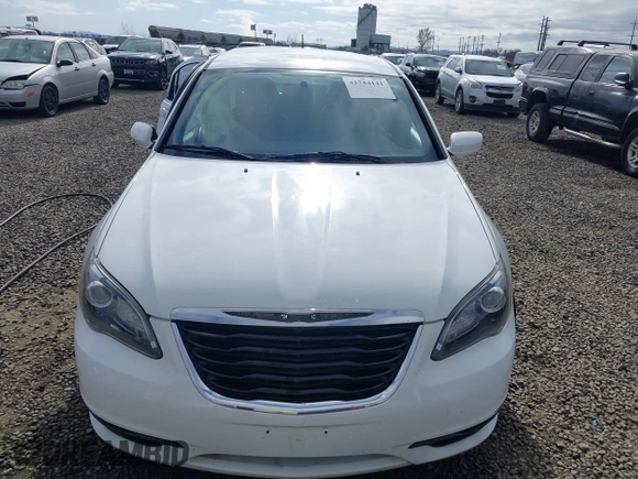 2013 Chrysler 200 Limited with VIN 1C3CCBCG7DN690139, listed as a IAAI auction lot 41744141 with 77,428 mi miles. Bid and sale history available at carsss.com. Image 12.