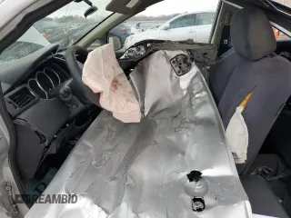 2009 Nissan Versa 1.6 z VIN 3N1CC11E49L492412, wystawiony jako Copart lot #47807175 z przebiegiem Nie podano mil oraz Szkoda całkowita • Salvage title. Historia ofert i sprzedaży dostępna na DreamBid. Obrazek 7.