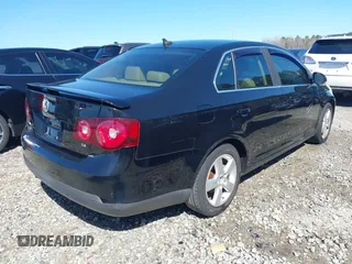 2008 Volkswagen Jetta Sedan SE with VIN 3VWRM71K88M067312, listed as a IAAI auction lot 41722156 with 224,394 mi miles. Bid and sale history available at carsss.com. Image 4.