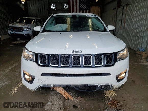 2019 Jeep Compass Latitude with VIN 3C4NJDBB6KT598559, listed as a Copart auction lot 58313545 with 70,022 mi miles and Salvage title. Bid and sale history available at DreamBid. Image 5.