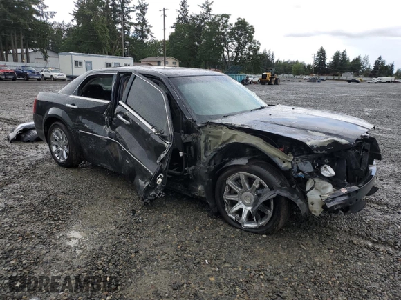2005 Chrysler 300 C z VIN 2C3JA63H75H570025, wystawiony jako Copart lot #57563115 z przebiegiem 82 181 mil mil oraz Szkoda całkowita • Salvage title. Historia ofert i sprzedaży dostępna na DreamBid. Obrazek 4.