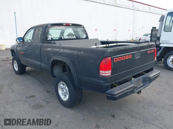 1999 Dodge Dakota SLT with VIN 1B7GG22YXXS229633, listed as a IAAI auction lot 42088939 with 148,049 mi miles and . Bid and sale history available at carsss.com. Image 3.