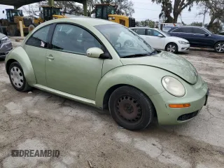 2010 Volkswagen New Beetle Coupe with VIN 3VWPW3AG3AM008387, listed as a Copart auction lot 81334704 with 154,214 mi miles and Salvage Title. Bid and sale history available at carsss.com. Image 4.