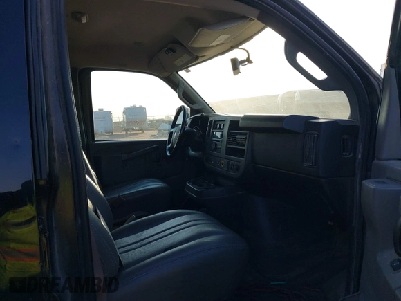 2018 Chevrolet Express Cargo Van with VIN 1GCWGAFP5J1185884, listed as a IAAI auction lot 40386466 with 1 mi miles. Bid and sale history available at carsss.com. Image 5.