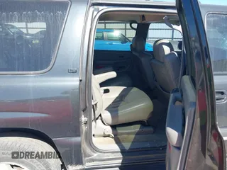 2004 Chevrolet Suburban LS with VIN 3GNEC16Z24G269957, listed as a IAAI auction lot 41739190 with 269,891 mi miles. Bid and sale history available at carsss.com. Image 8.