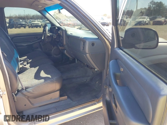 1999 Chevrolet Silverado 1500 with VIN 1GCEC14W7XZ212594, listed as a IAAI auction lot 41667439 with 209,911 mi miles. Bid and sale history available at carsss.com. Image 5.
