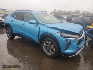 2025 Chevrolet Trax LT with VIN KL77LHEP0SC104304, listed as a Copart auction lot 48111385 with 2,480 mi miles and Salvage Title. Bid and sale history available at carsss.com. Image 4.