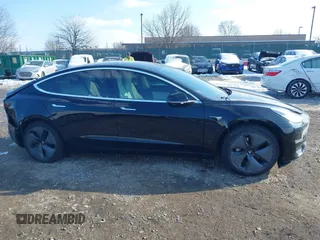 2020 Tesla Model 3 Standard Range Plus z VIN 5YJ3E1EA6LF662080, wystawiony jako IAAI lot #41410445 z przebiegiem Nie podano mil oraz . Historia ofert i sprzedaży dostępna na DreamBid. Obrazek 12.