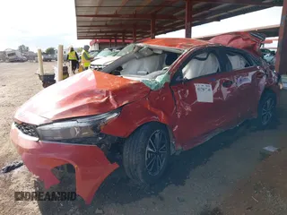 2023 Kia Forte LXS z VIN 3KPF24AD0PE508984, wystawiony jako IAAI lot #41784790 z przebiegiem 71 269 mil mil oraz . Historia ofert i sprzedaży dostępna na DreamBid. Obrazek 16.