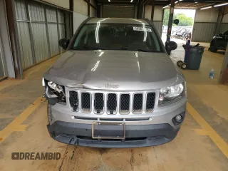 2016 Jeep Compass Sport z VIN 1C4NJCBA9GD810594, wystawiony jako Copart lot #56961885 z przebiegiem 151 386 mil mil oraz Szkoda całkowita • Salvage title. Historia ofert i sprzedaży dostępna na DreamBid. Obrazek 5.