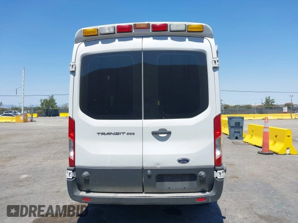 2017 Ford Transit z VIN 1FDYR2CM3HKA31676, wystawiony jako IAAI lot #42641414 z przebiegiem 315 686 mil mil oraz . Historia ofert i sprzedaży dostępna na DreamBid. Obrazek 16.