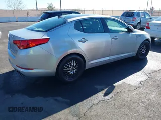 2013 Kia Optima EX z VIN 5XXGN4A79DG107071, wystawiony jako IAAI lot #41437618 z przebiegiem 83 228 mil mil oraz . Historia ofert i sprzedaży dostępna na DreamBid. Obrazek 4.