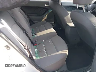 2018 Kia Forte LX z VIN 3KPFK4A79JE168946, wystawiony jako IAAI lot #37465651 z przebiegiem 95 309 mil mil oraz . Historia ofert i sprzedaży dostępna na DreamBid. Obrazek 8.