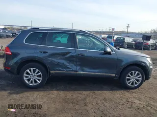 2014 Volkswagen Touareg Sport z VIN WVGEF9BP9ED010718, wystawiony jako IAAI lot #41786403 z przebiegiem 149 569 mil mil oraz . Historia ofert i sprzedaży dostępna na DreamBid. Obrazek 6.