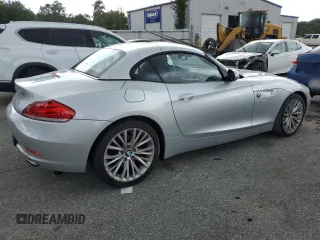 2010 BMW Z4 sDrive35i with VIN WBALM7C51AE382266, listed as a Copart auction lot 61489604 with 43,827 mi miles and Clean Title. Bid and sale history available at carsss.com. Image 3.
