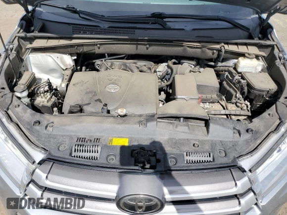 2018 Toyota Highlander SE z VIN 5TDJZRFH7JS866725, wystawiony jako Copart lot #57944005 z przebiegiem 62 177 mil mil oraz Szkoda całkowita • Salvage title. Historia ofert i sprzedaży dostępna na DreamBid. Obrazek 12.