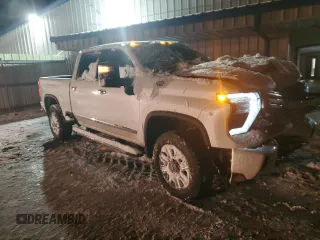 2024 Chevrolet Silverado 3500HD High Country with VIN 1GC4YVEY0RF124804, listed as a Copart auction lot 86140304 with 32,840 mi miles and Salvage Title. Bid and sale history available at carsss.com. Image 4.