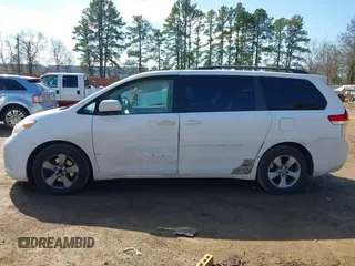 2011 Toyota Sienna LE AAS with VIN 5TDKK3DC5BS057805, listed as a IAAI auction lot 41630470 with 172,345 mi miles. Bid and sale history available at carsss.com. Image 6.