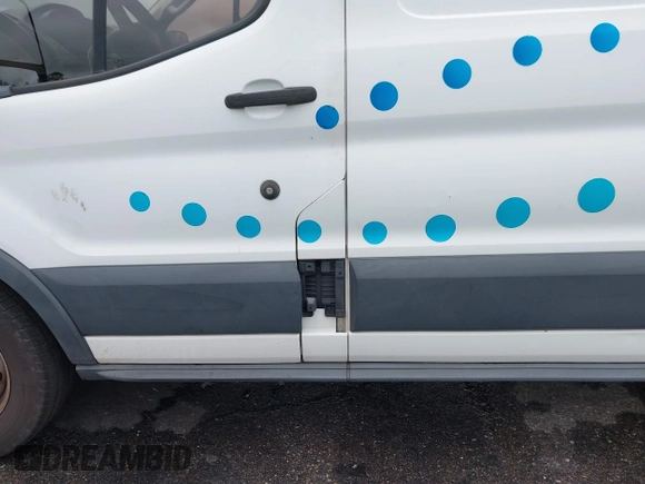 2017 Ford Transit z VIN 1FTYE1YM5HKA34470, wystawiony jako IAAI lot #42245048 z przebiegiem 149 437 mil mil oraz . Historia ofert i sprzedaży dostępna na DreamBid. Obrazek 17.