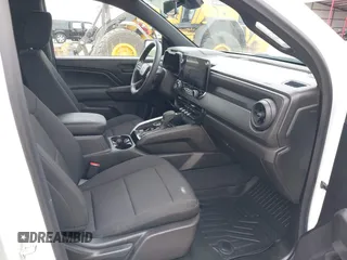 2024 Chevrolet Colorado 4WD Trail Boss z VIN 1GCPTEEK8R1242233, wystawiony jako IAAI lot #42364694 z przebiegiem 4 138 mil mil oraz . Historia ofert i sprzedaży dostępna na DreamBid. Obrazek 5.