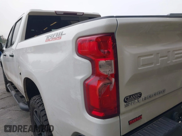 2020 Chevrolet Silverado 1500 LT Trail Boss with VIN 3GCPYFED3LG164882, listed as a IAAI auction lot 41330410 with 43,907 mi miles. Bid and sale history available at carsss.com. Image 18.