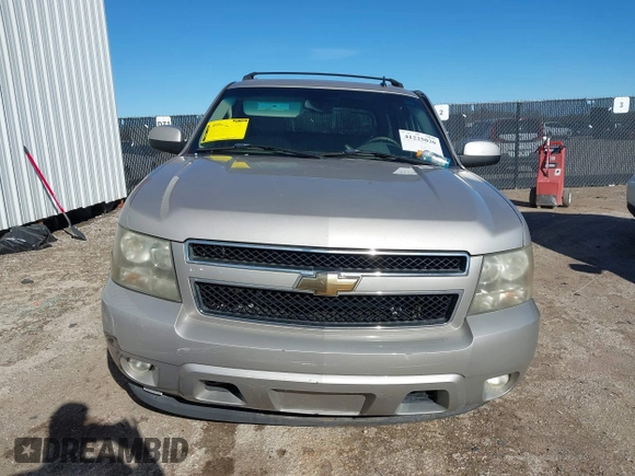 2007 Chevrolet Avalanche 3LT z VIN 3GNEC12047G179026, wystawiony jako IAAI lot #41225020 z przebiegiem 183 482 mil mil oraz . Historia ofert i sprzedaży dostępna na DreamBid. Obrazek 12.
