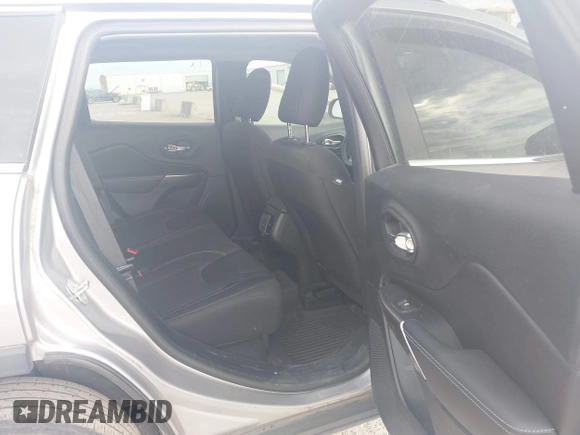 2019 Jeep Cherokee Latitude with VIN 1C4PJLCB8KD366438, listed as a IAAI auction lot 41851154 with 47,637 mi miles. Bid and sale history available at carsss.com. Image 8.