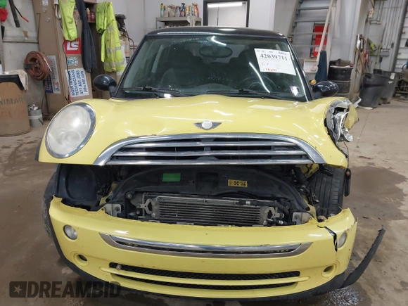 2005 MINI Hardtop with VIN WMWRC33595TJ70125, listed as a IAAI auction lot 42039711 with 178,091 mi miles and . Bid and sale history available at DreamBid. Image 12.