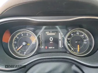 2019 Jeep Cherokee Latitude с VIN 1C4PJLCX0KD366879, выставлен на аукционе Copart как лот 58848825 с пробегом 35 291 миль миль и Списание • Salvage title. История ставок и продаж доступна на DreamBid. Изображение 9.
