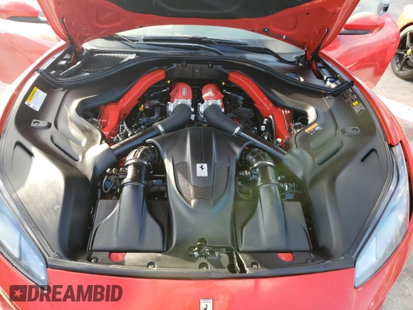 2019 Ferrari Portofino z VIN ZFF89FPA0K0242592, wystawiony jako Copart lot #74249014 z przebiegiem Nie podano mil oraz Nie do naprawy. Historia ofert i sprzedaży dostępna na DreamBid. Obrazek 11.