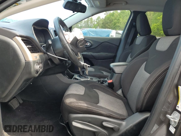 2014 Jeep Cherokee Latitude z VIN 1C4PJLCB6EW241382, wystawiony jako Copart lot #53204705 z przebiegiem 120 752 mil mil oraz Szkoda całkowita • Salvage title. Historia ofert i sprzedaży dostępna na DreamBid. Obrazek 7.