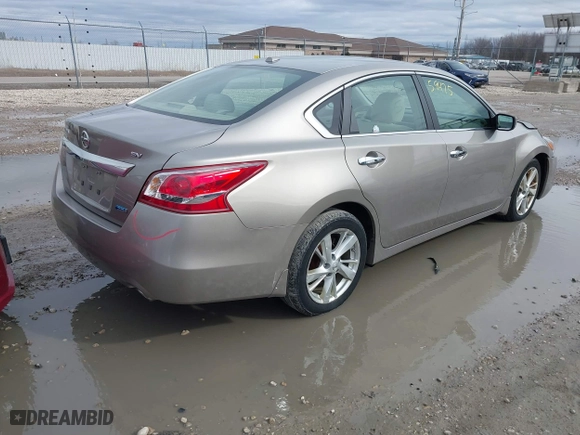 2013 Nissan Altima 2.5 S with VIN 1N4AL3AP3DC261559, listed as a IAAI auction lot 41959475 with 87,704 mi miles. Bid and sale history available at carsss.com. Image 4.